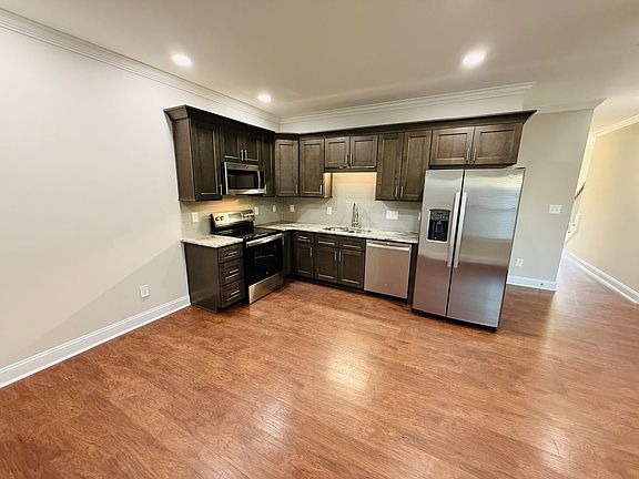5th image of 3117 Cope St #3103