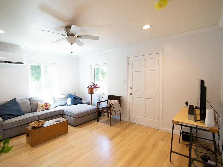 3852 La Salle Ave — Photo 3