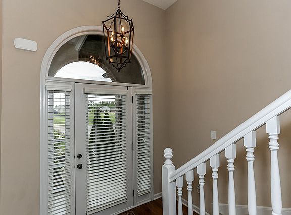 2nd image of 585 Cherokee Cir