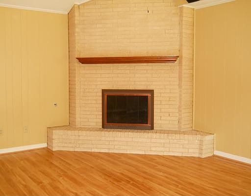 4th image of 1805 Medina Dr
