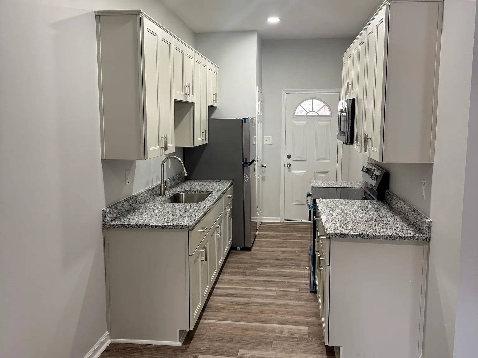 3 bed, 1.5 bath, 1320 sqft, $1,975 — Photo 4