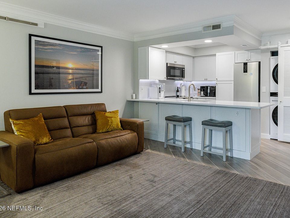 1st image of 100 FAIRWAY PARK Boulevard #1810