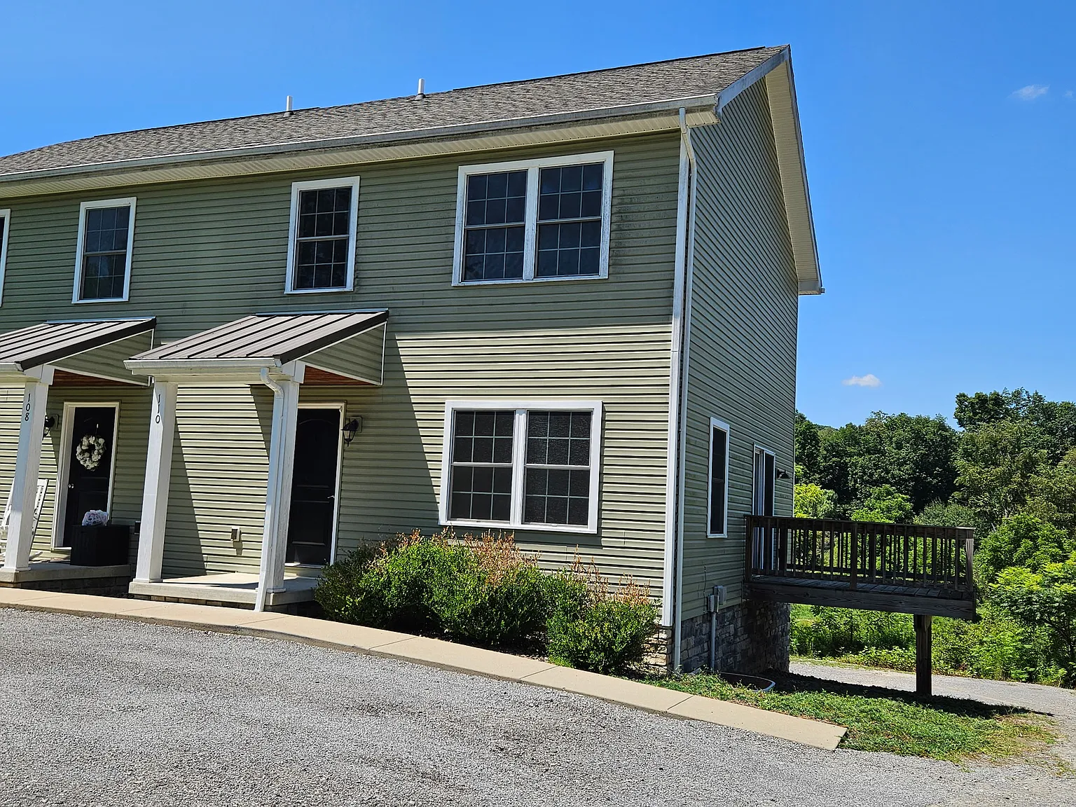 3 bed, 2.5 bath, $2,050 — Photo 3