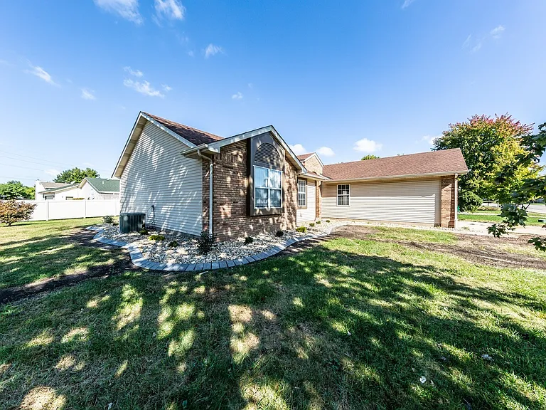 1113 S Walnut St — Photo 30