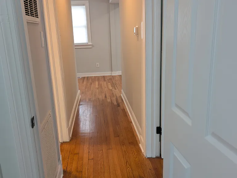 2105 Clarke St — Photo 9