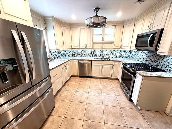 3rd image of 4999 Springwood Ct
