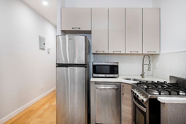 1st image of 21 Catherine St APT 2A