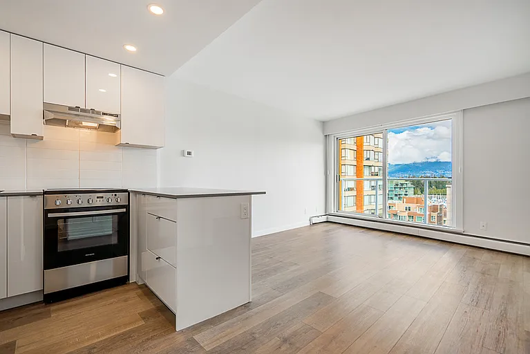 1825 Haro St #301 — Photo 6