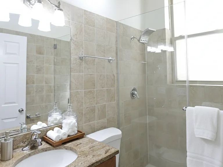 1223 E 52nd St #1 — Photo 12