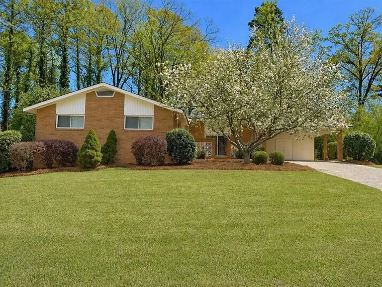 667 Brookline Dr SE — Photo 38