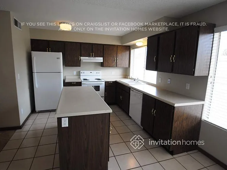 902 W Westchester Ave — Photo 5