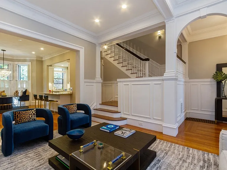 27 Hereford St — Photo 5