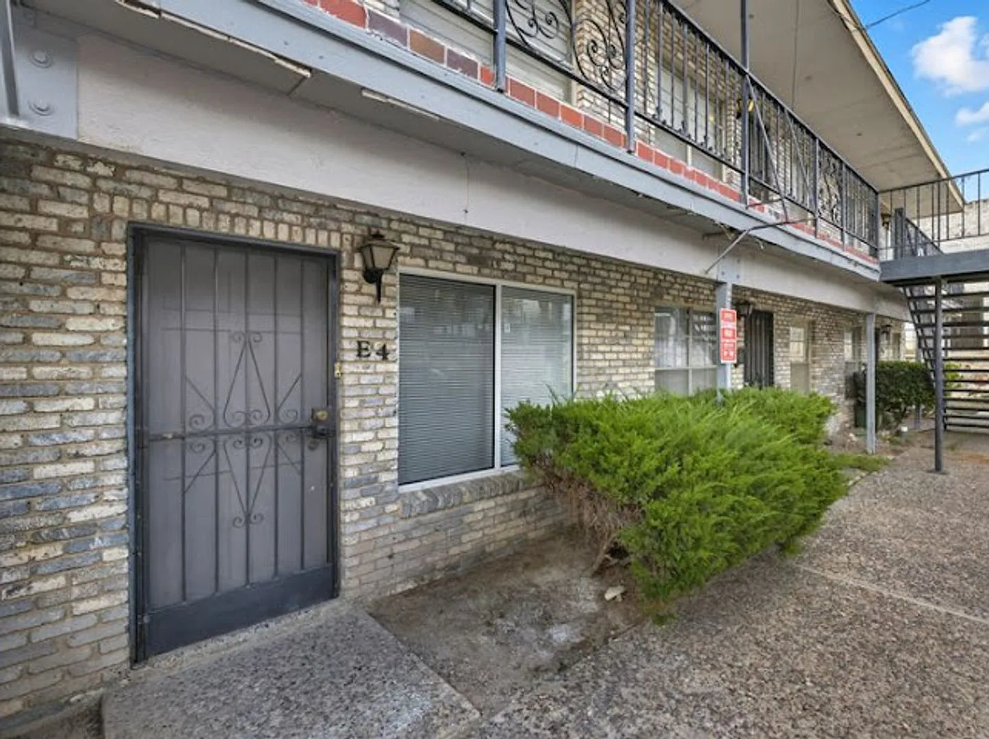 Charming 1 bedroom 1 bath Condo in West El Paso — Photo 2