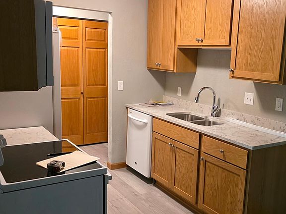 3rd image of 1828 Perlich Ave