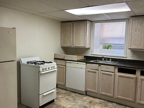 4th image of 1415 W 10th St