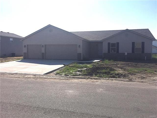 1st image of 828 Kaestner Dr
