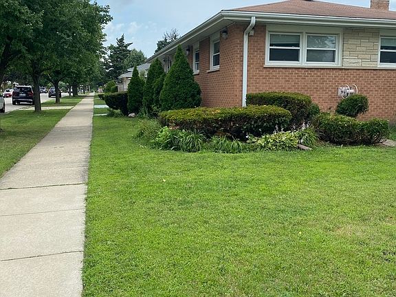 4th image of 8401 N Oketo Ave