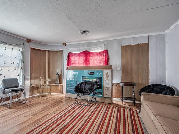 3rd image of 101 SW 41st St