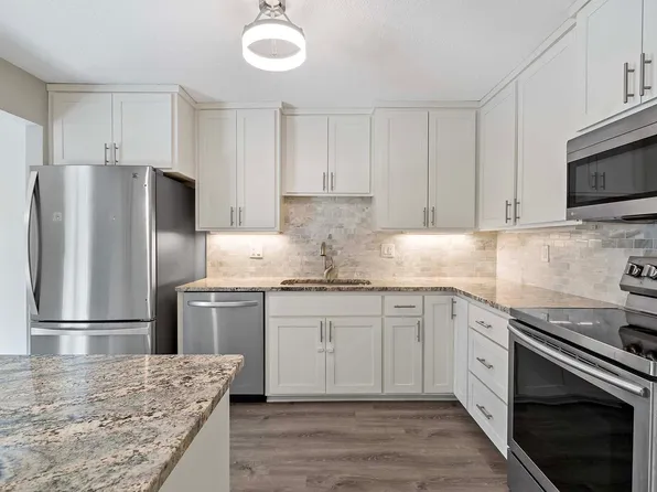 1601 Cohansey St APT 101, Saint Paul, MN 55117
