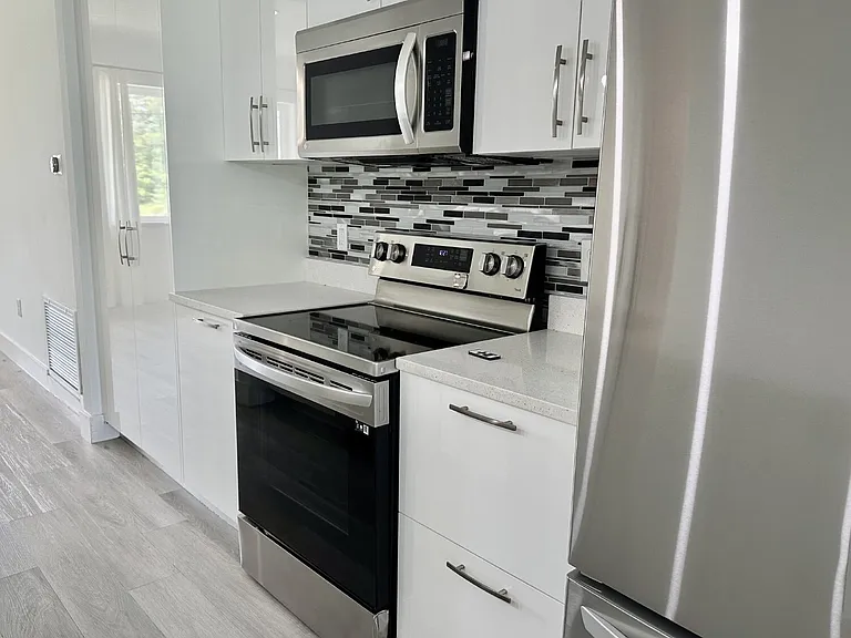 1370 Cogan Dr SE — Photo 9