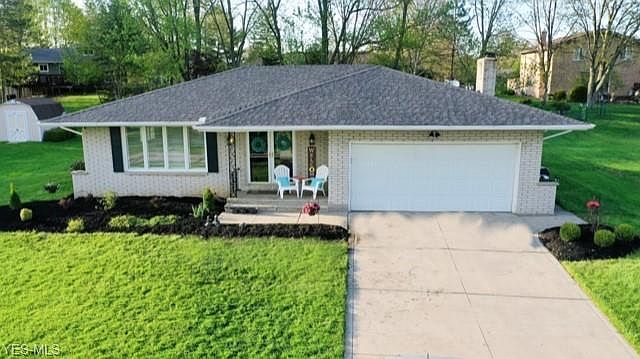 1st image of 3242 Helen Dr