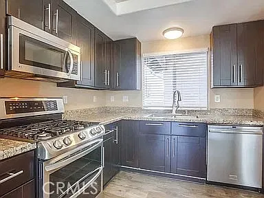 3 bed, 2.5 bath, 1474 sqft, $3,000 — Photo 2