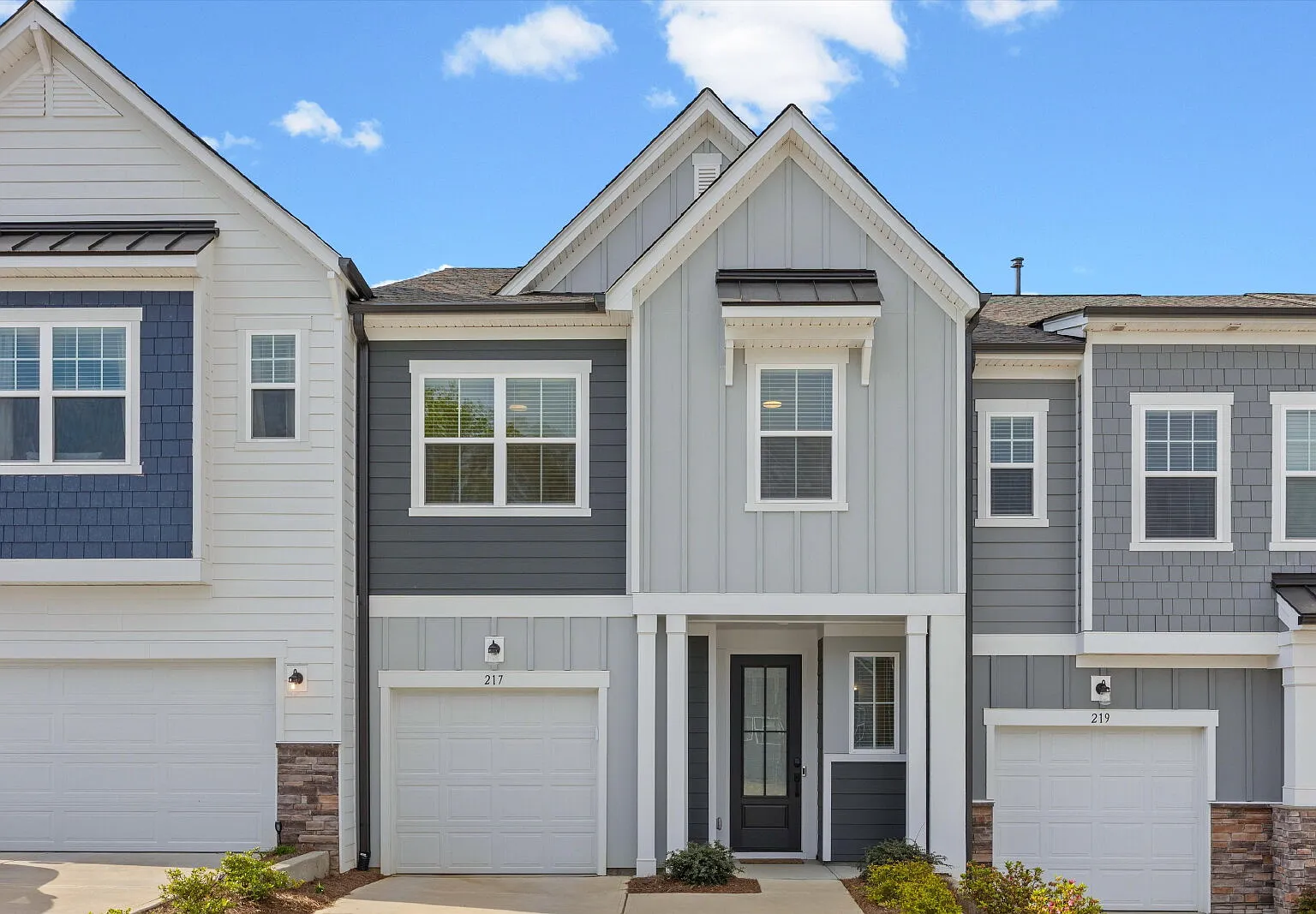 3 bed, 2.5 bath, 1960 sqft, $2,700 — Photo 1