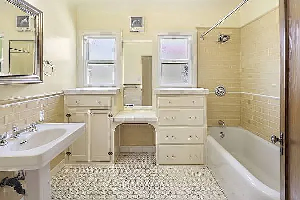 Bathroom with tile & full size tub