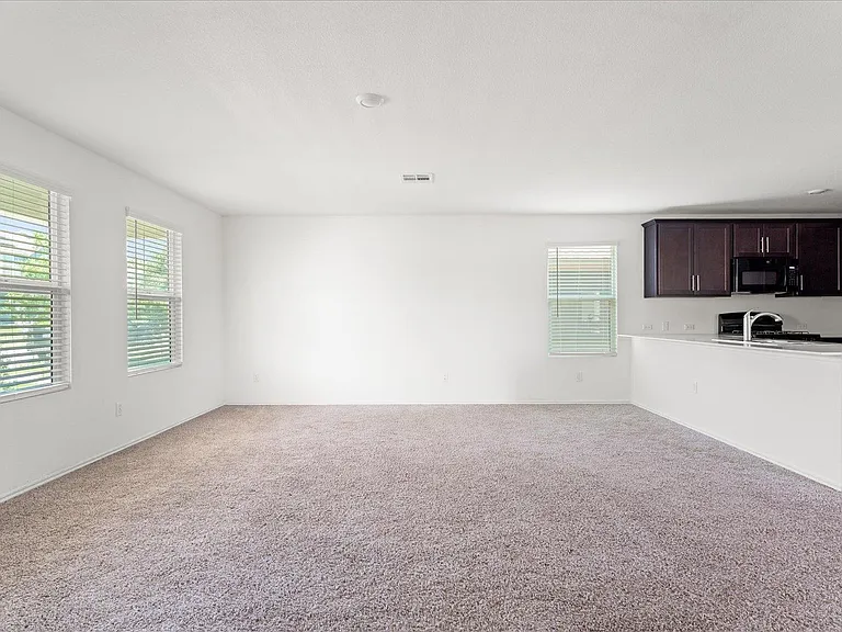 905 Powell St — Photo 6