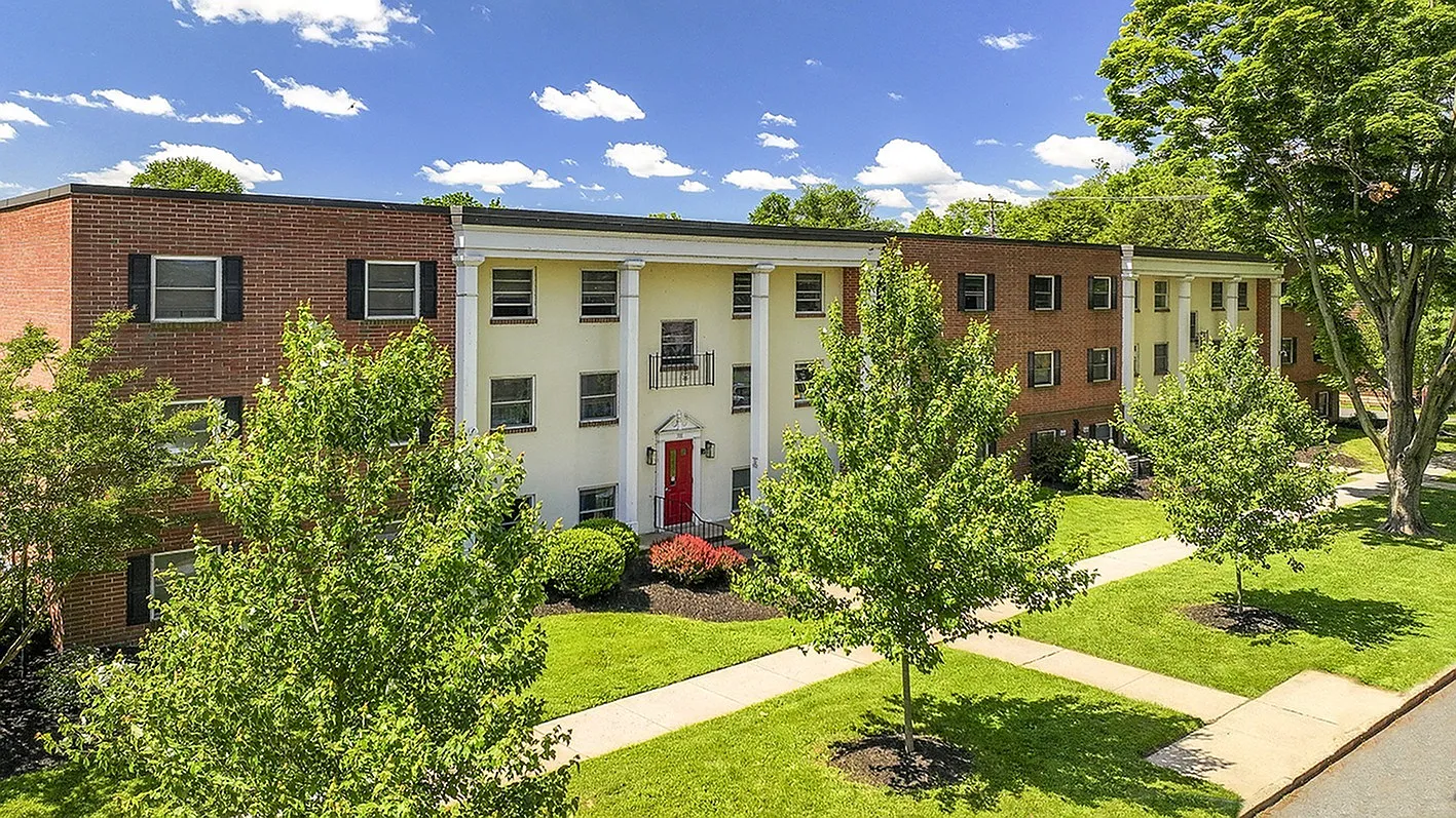 Winston Hall Apartments — Photo 2