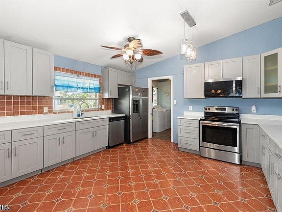 4th image of 1721 Club House Rd