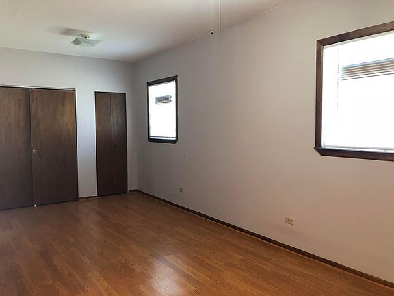 2nd image of 2956 N Hamlin Ave APT 1R