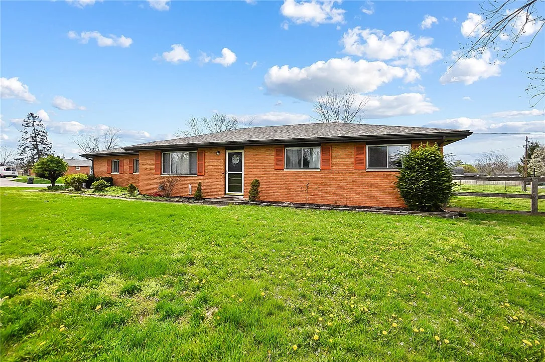 180 Chestnut Ave photo 1