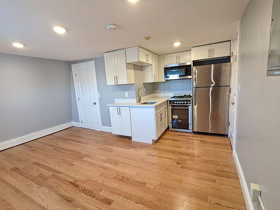 3rd image of 293 Fayette St #5