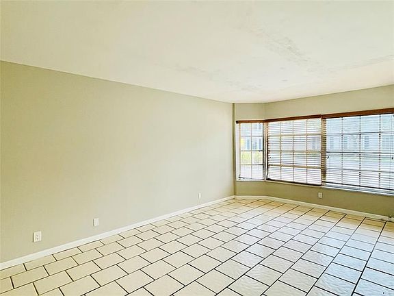 4th image of 2201 NE 66th St APT 1309