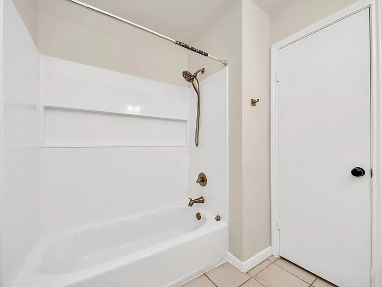 8447 Lake Crystal Dr — Photo 13