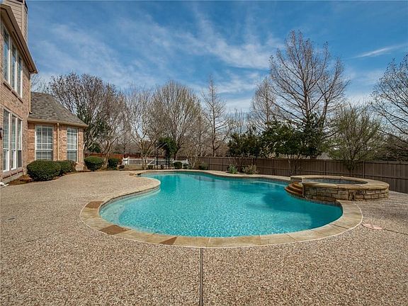 4th image of 1405 Berwick Dr