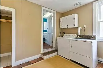laundry room which can also be used as a home office (can also fit a couch / day bed)