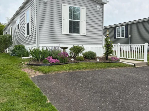 116 Parkside Ct, North Wales, PA 19454