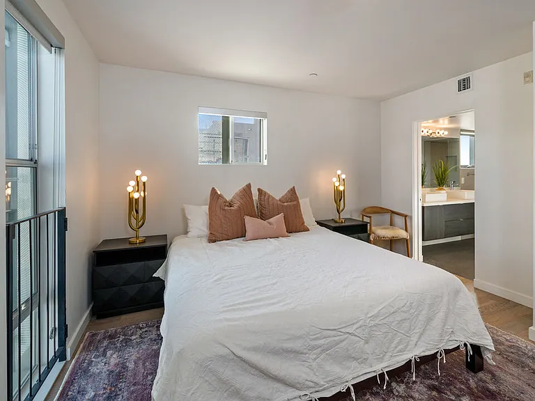 751 N Fairfax Ave #12 — Photo 9
