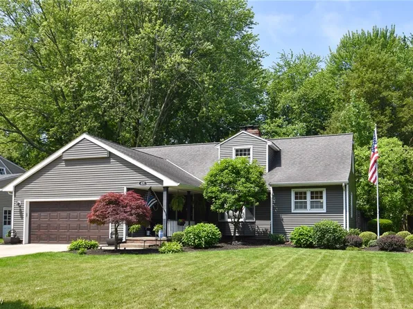 428 Bates Dr, Bay Village, OH 44140