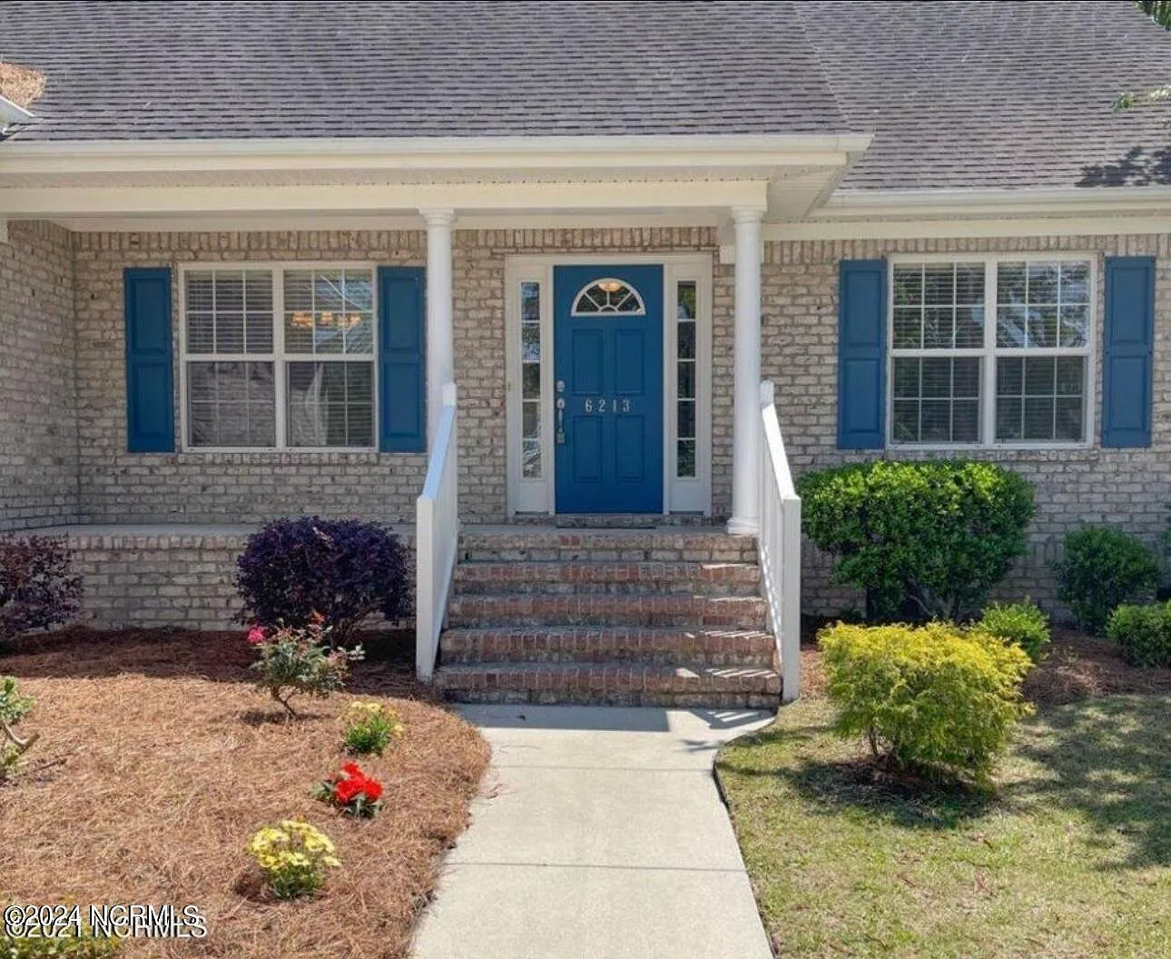 5 bed, 3.0 bath, 2372 sqft, $3,400 — Photo 2