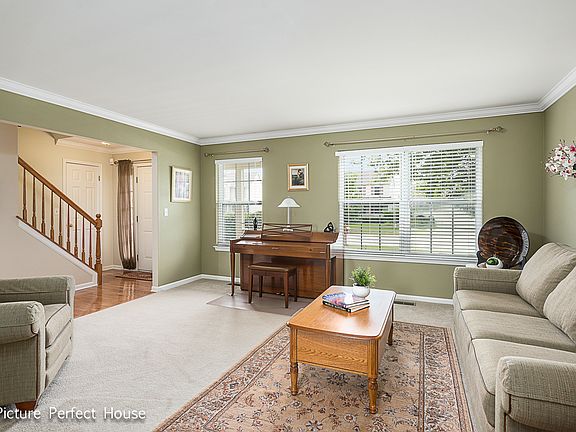 3rd image of 1010 Meadowridge Dr