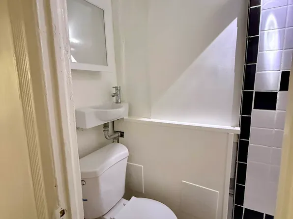 109 5th Avenue image 7 of 8