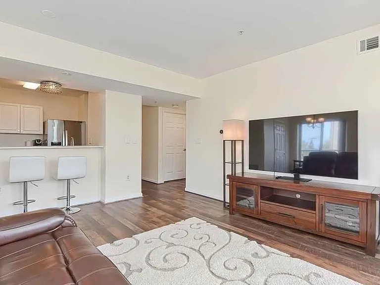 1 Cityview Ln #205 — Photo 4