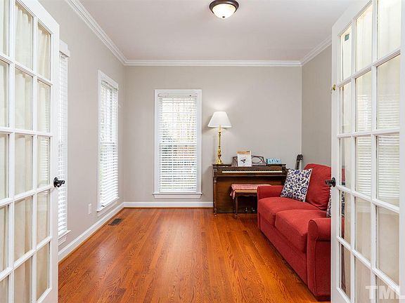 4th image of 236 Parkgate Dr