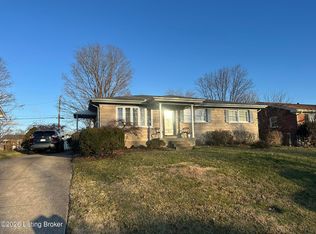 8111 Ardenia Ln, Louisville, KY 40228