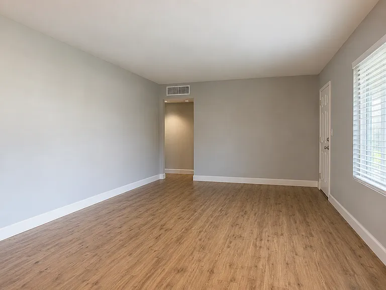 2201 E Fairmount Ave — Photo 9