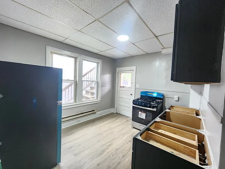 130 Brown St #1 — Photo 6