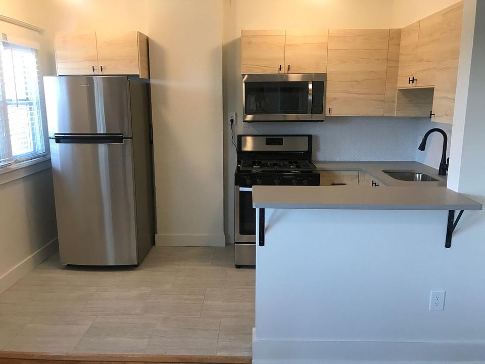 Kitchen (12 x 6)